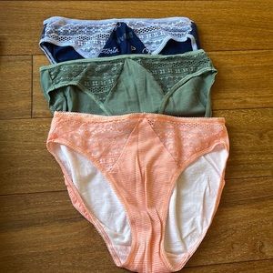Set of 3 Victoria’s Secret high leg briefs Sz Small 95% cotton Older Style Lace